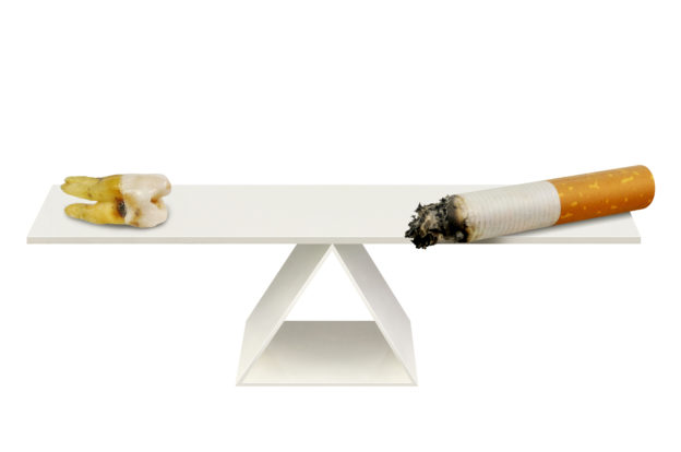 タバコと歯を天秤にかける