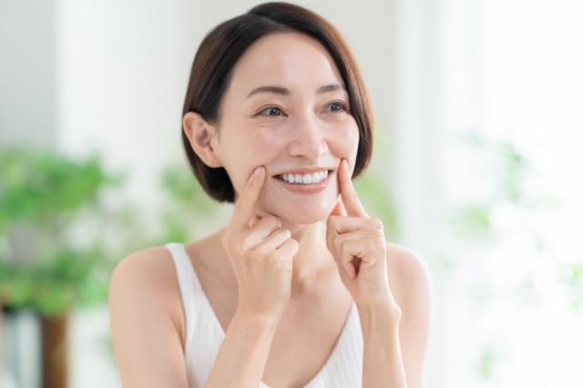 虫歯になりにくいセレック治療をした綺麗な歯の女性